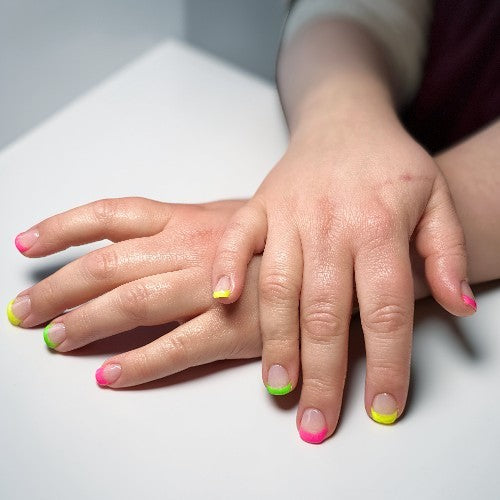 Neglebehandling i salong Belle Nails, Forlengelse Neglebiter med Fransk, Ombré eller Design
